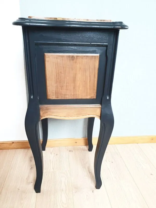 Illustration numéro 4 du produit Mobilier d'appoint, table de chevet vintage