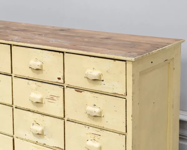 Illustration numéro 4 du produit Ancien meuble de métier avec 40 tiroirs, 1940