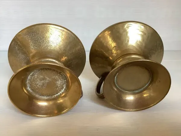 Illustration numéro 4 du produit Paire de bougeoirs rat de cave pied tulipe bronze