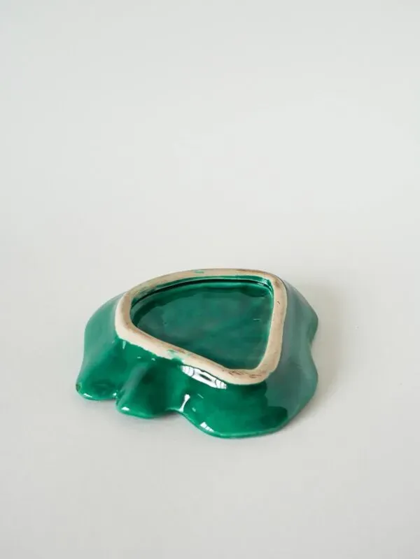 Illustration numéro 4 du produit Vide-poche feuille en barbotine, 1970