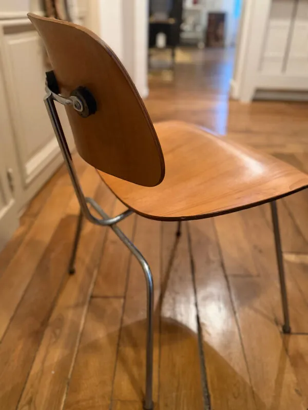 Illustration numéro 4 du produit Superbe chaise vintage par Charles et Ray Eames pour Herman Miller