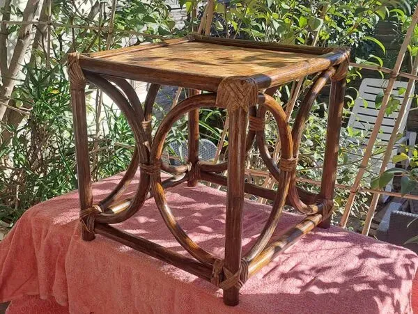 Illustration numéro 4 du produit Table basse en bambou coloris miel vernissé Pier Import 1980