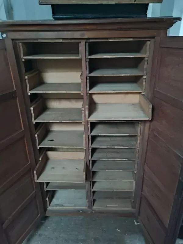 Illustration numéro 4 du produit Meuble de métier