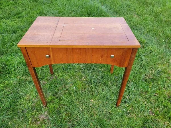 Illustration numéro 4 du produit Table scandinave