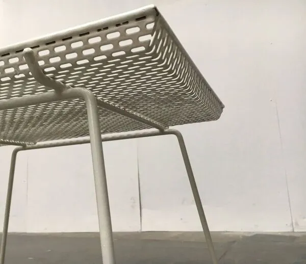 Illustration numéro 4 du produit Table d'appoint allemande du milieu du siècle, années 1950