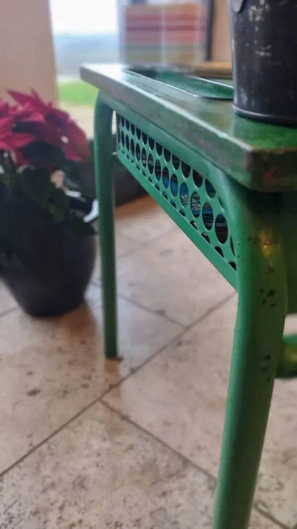 Illustration numéro 4 du produit Bureau d'écolier des années 1960 sur peinture verte d'origine