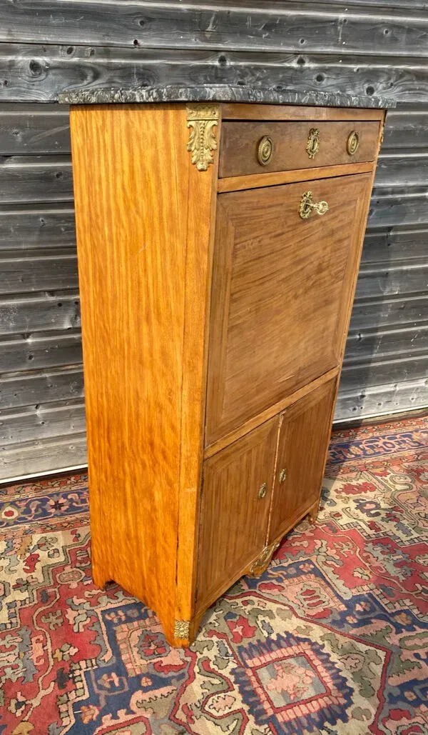 Illustration numéro 4 du produit Secrétaire en acajou d’époque transition XVIII eme siècle