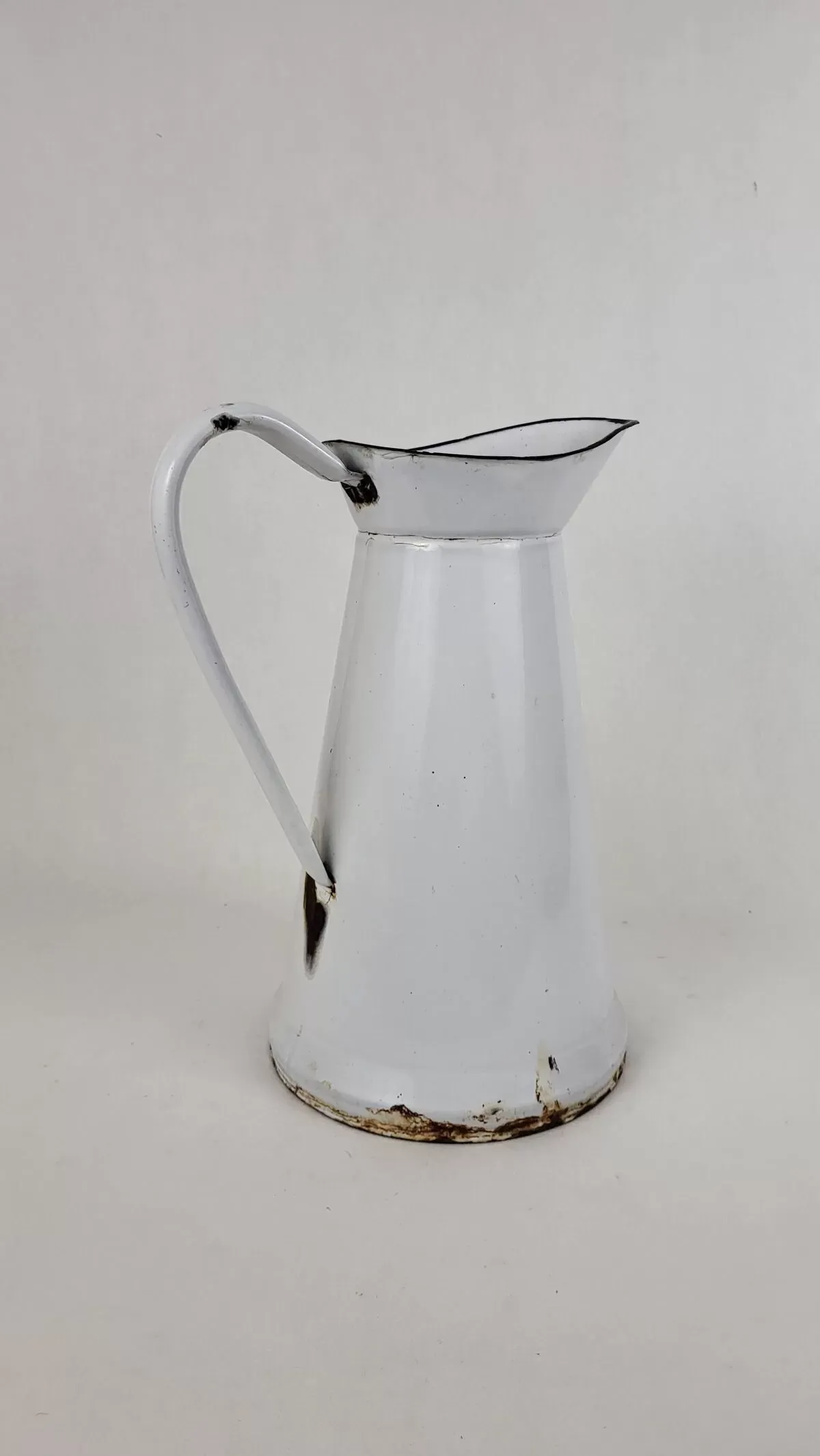 Illustration numéro 4 du produit Broc en tôle émaillée