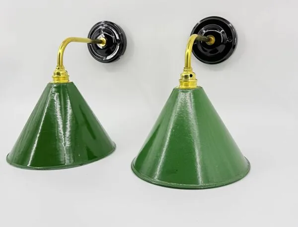 Illustration numéro 4 du produit Appliques en tôle émaillée