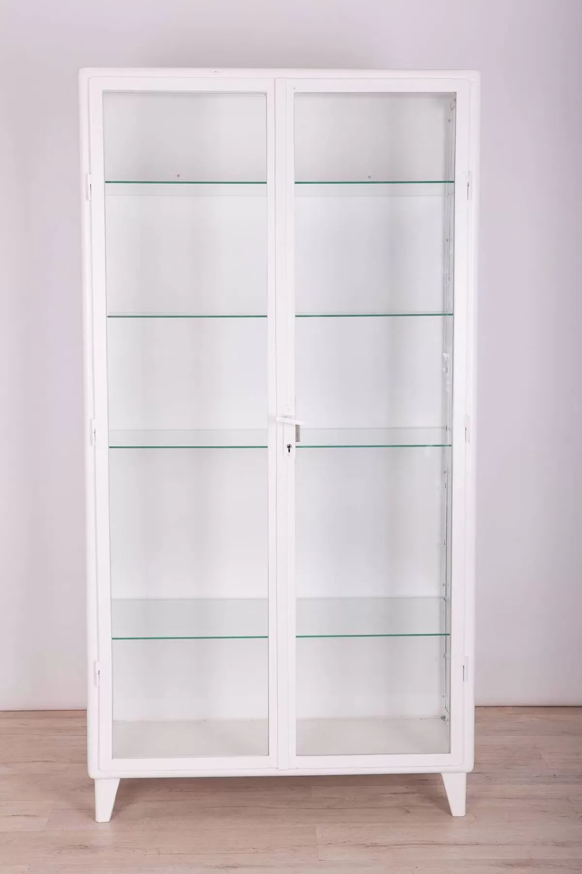 Illustration numéro 4 du produit Cabinet médical industriel vintage, 1950s