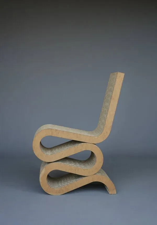 Illustration numéro 4 du produit Chaise latérale 'Wiggle' Easy Edges par Frank Gehry, édition Vitra des années 1990.