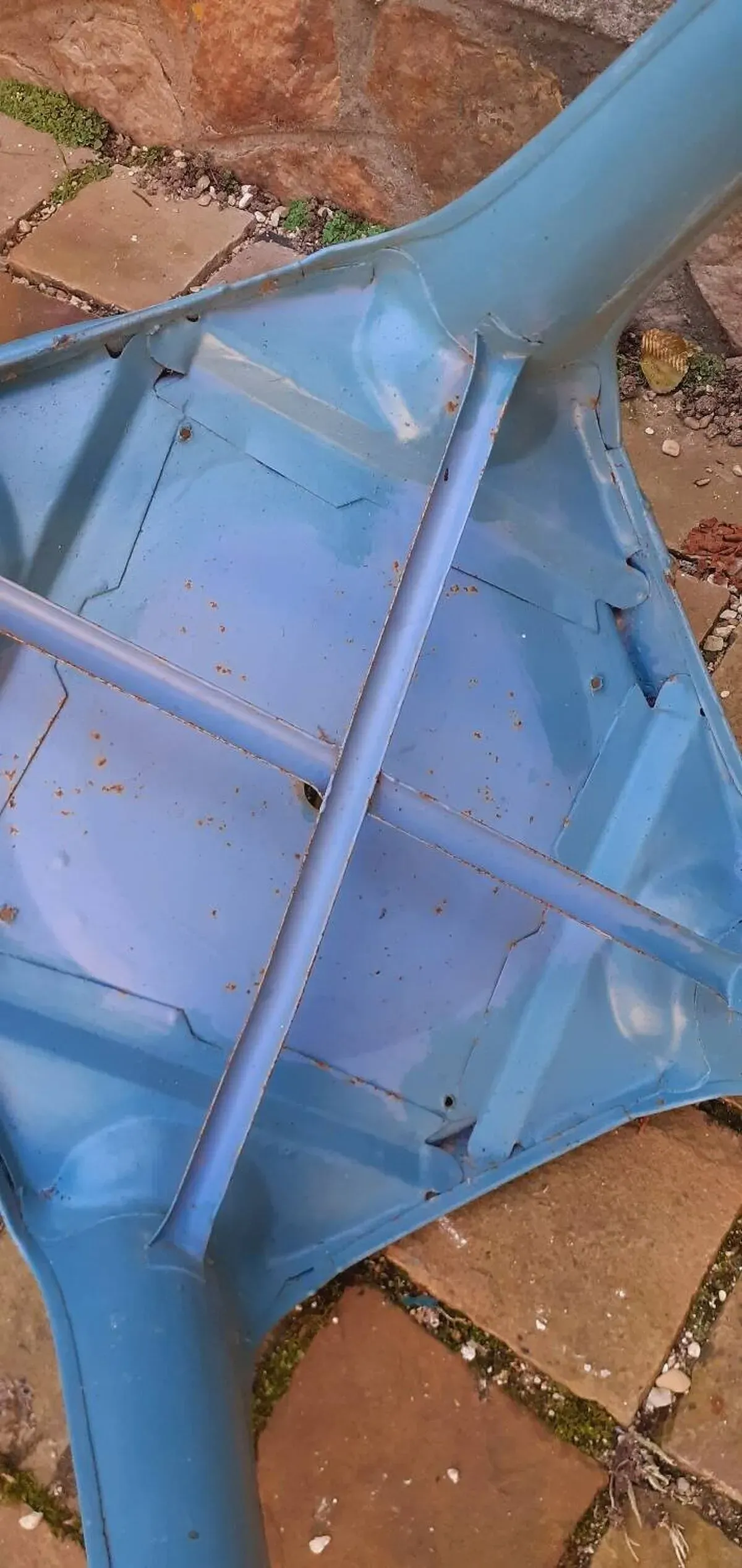 Illustration numéro 4 du produit 4 chaises industrielles année 50 marque Multipl's par Joseph Mathieu