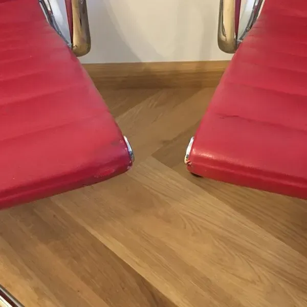 Illustration numéro 4 du produit Paire de fauteuils  EA116 aluminium par Charles & Ray Eames édition vitra