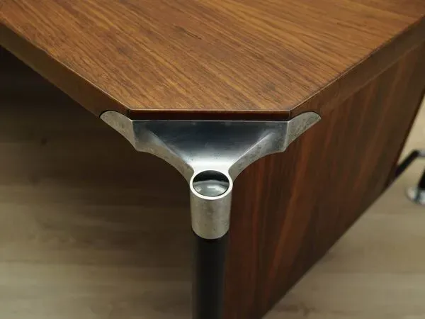 Illustration numéro 4 du produit Bureau en palissandre, design italien, années 1970, designers : Ico et Luisa Parisi, manufacture