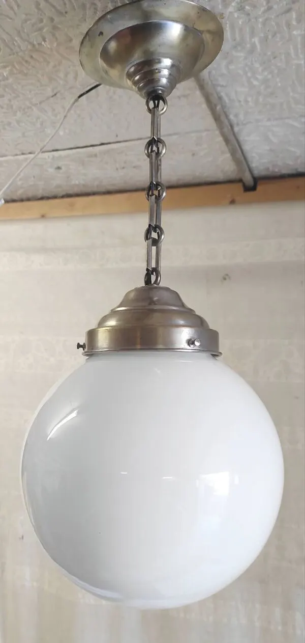 Illustration numéro 4 du produit Suspension design Bauhaus globe opaline (diam: 20 cm) - mid.XXeme
