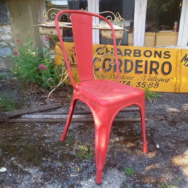 Illustration numéro 4 du produit Ancienne chaise Tolix Xavier Pauchard Rouge