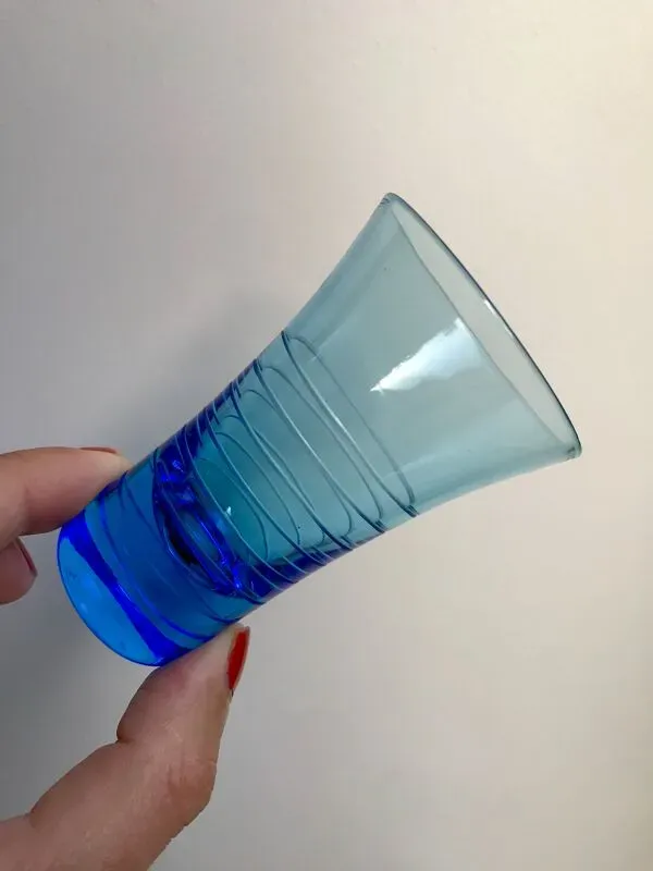 Illustration numéro 4 du produit lot de 6 verres à liqueur design colorés et gravés années 60-70