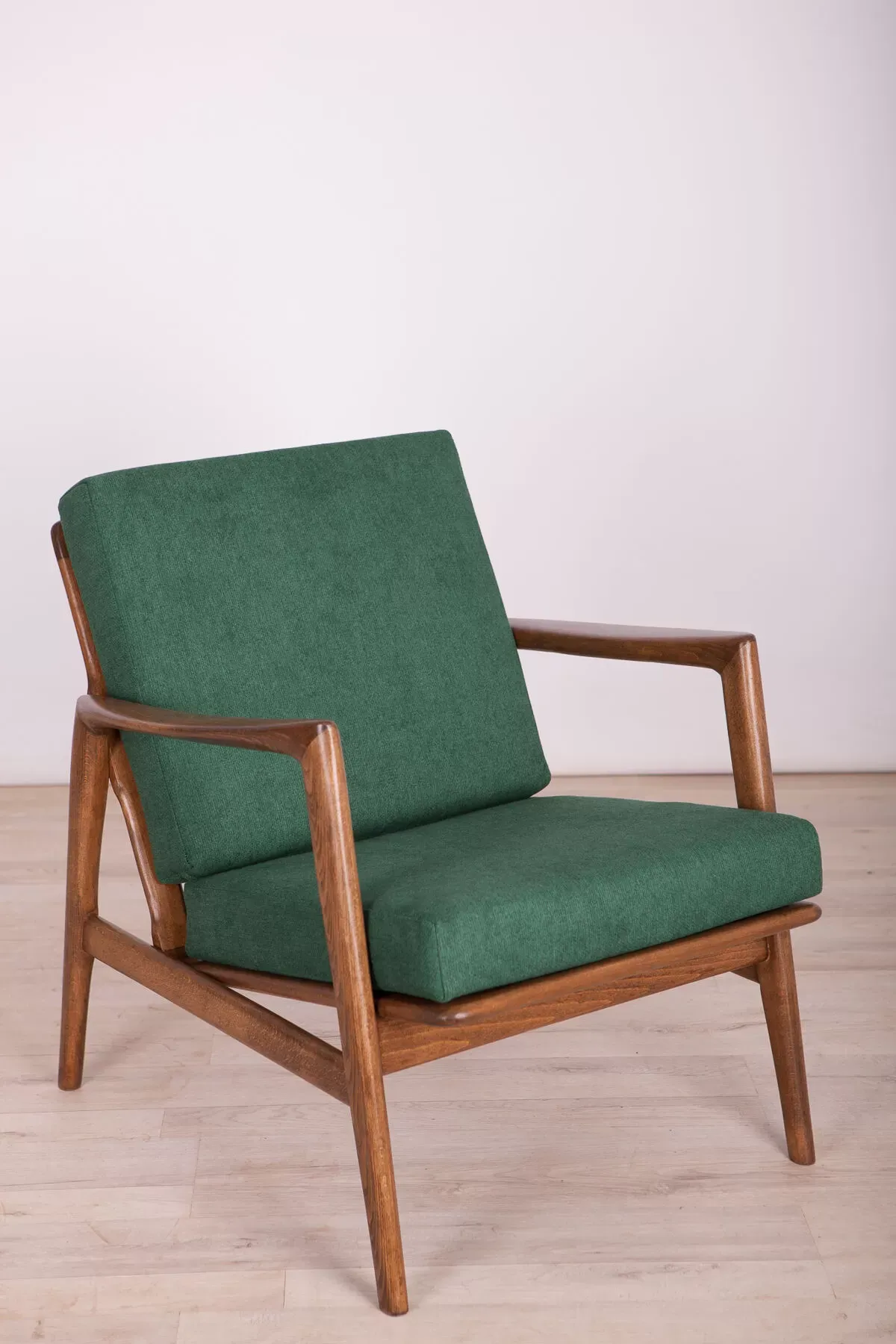 Illustration numéro 4 du produit Fauteuil 300-139 par Swarzędzka Furniture Factory, années 1960