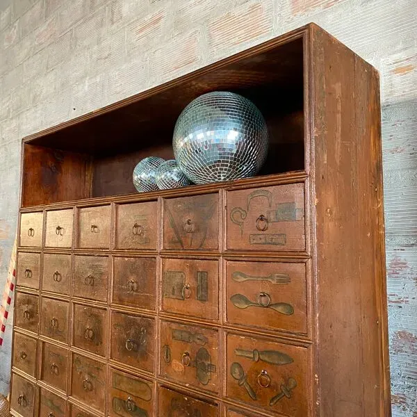 Illustration numéro 4 du produit Meuble de métier de quincailler