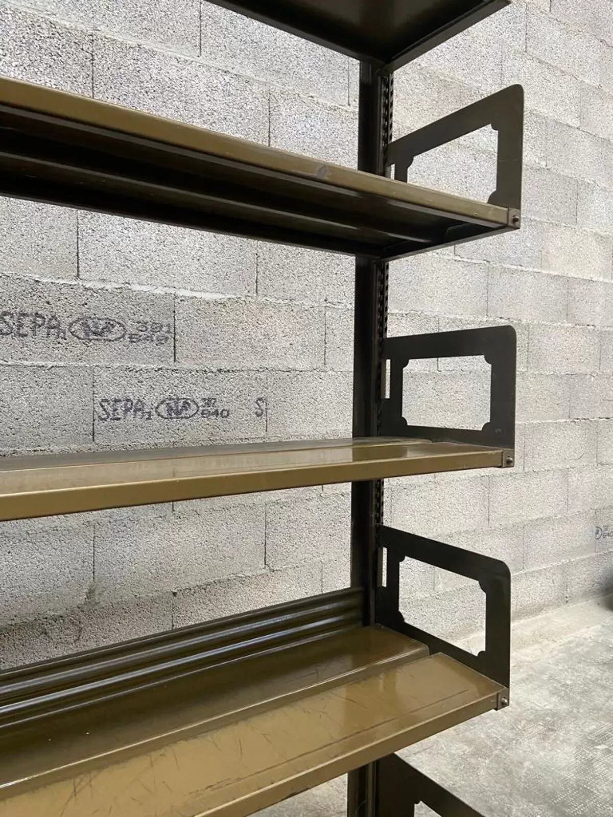 Illustration numéro 4 du produit Étagère industrielle métallique strafor 1930