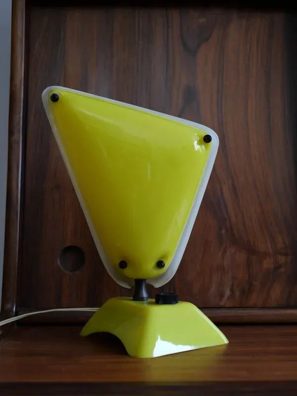 Illustration numéro 4 du produit Lampe en plexiglas 1950