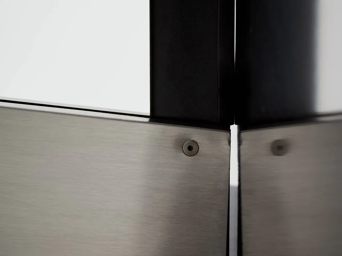 Illustration numéro 4 du produit Table de Luigi Saccardo pour Maison Jansen acier brossé verre noir 1970