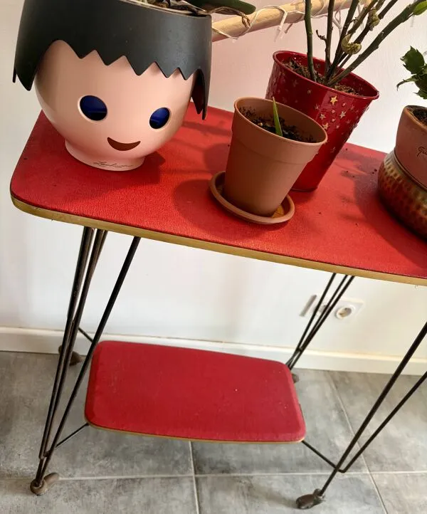Illustration numéro 4 du produit Desserte / console vintage Formica rouge - années 50/60