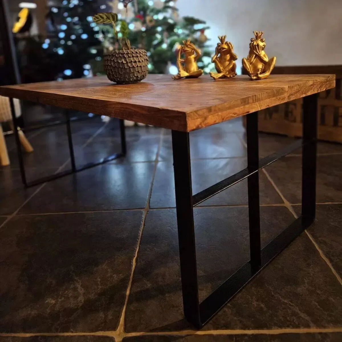 Illustration numéro 4 du produit Table basse artisanale en bois exotique & acier plié - indus