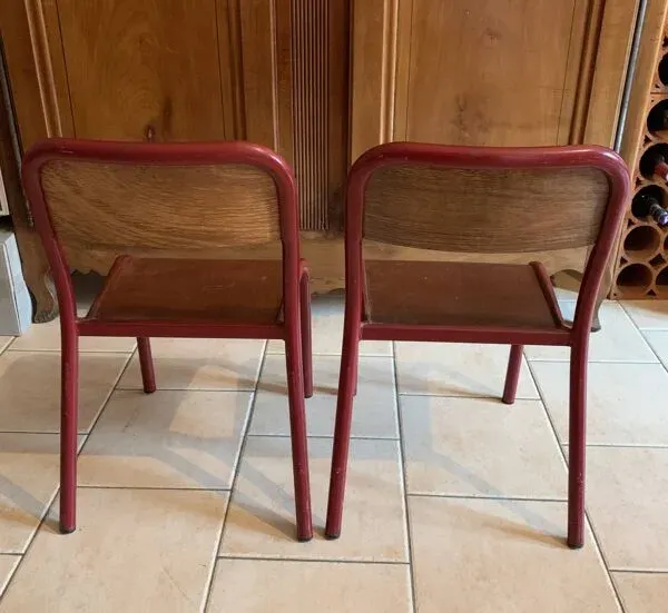 Illustration numéro 4 du produit Chaises écolier vintage