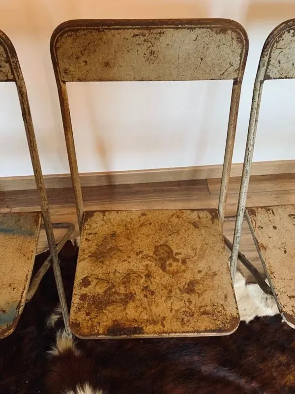 Illustration numéro 4 du produit Ensemble de 5 chaises métalliques pliantes