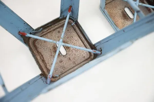 Illustration numéro 4 du produit Lot de 2 tabourets de bar et de comptoir vintage TOLIX par Xavier Pauchard