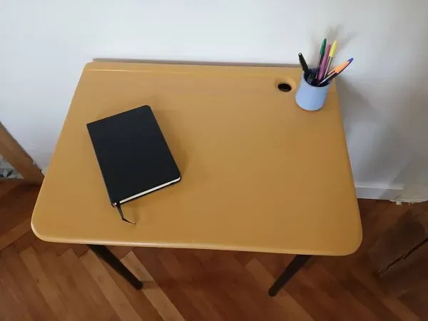 Illustration numéro 4 du produit Bureau d'écolier en bois, restauré