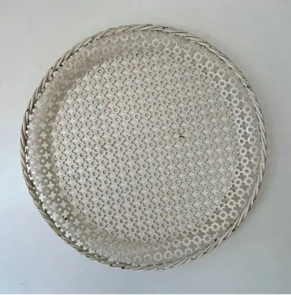 Illustration numéro 4 du produit Plateau rond en tôle ajourée Mathieu Mategot 1960 ?