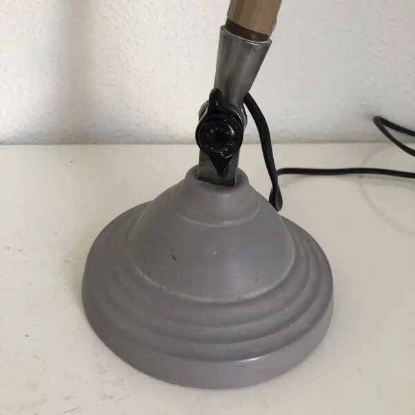 Illustration numéro 4 du produit Lampe d'atelier, de bureau industrielle Super Chrome, 1950