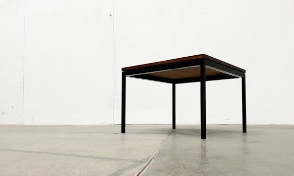 Illustration numéro 4 du produit Table d'appoint canapé minimaliste en teck du milieu du siècle par Florence Knoll pour Knoll International, années 1950