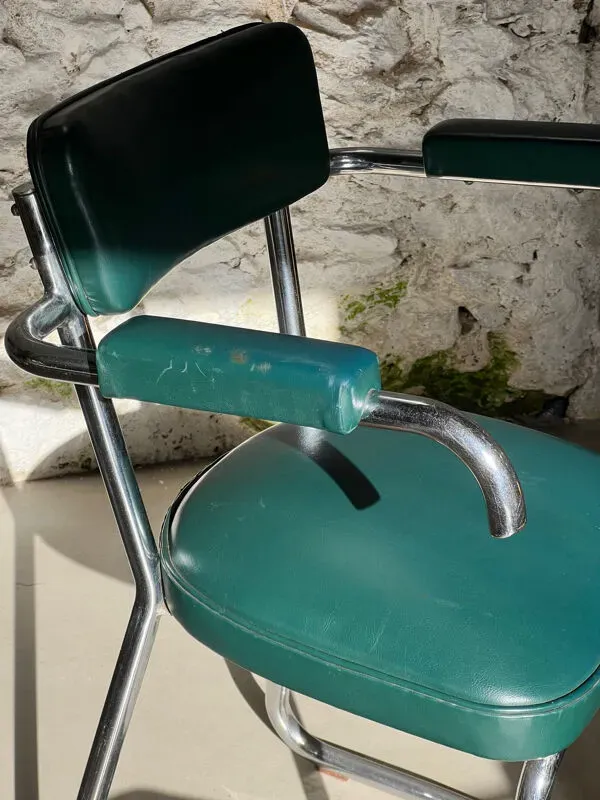 Illustration numéro 4 du produit Paire de fauteuils Skaï vert et chrome, mid century