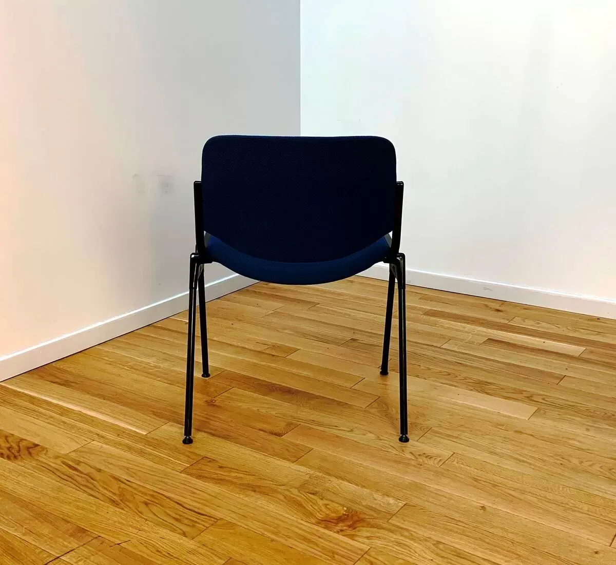 Illustration numéro 4 du produit Chaise industrielles années 80