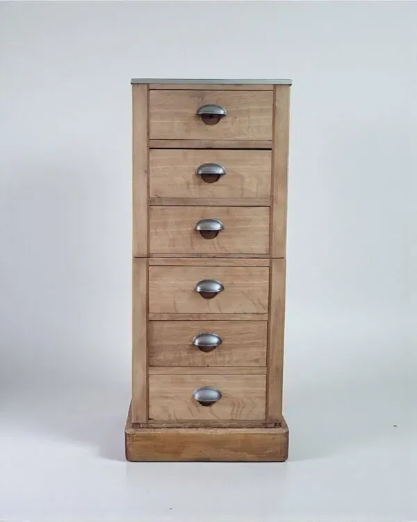 Illustration numéro 4 du produit Meuble de métier vintage à tiroirs