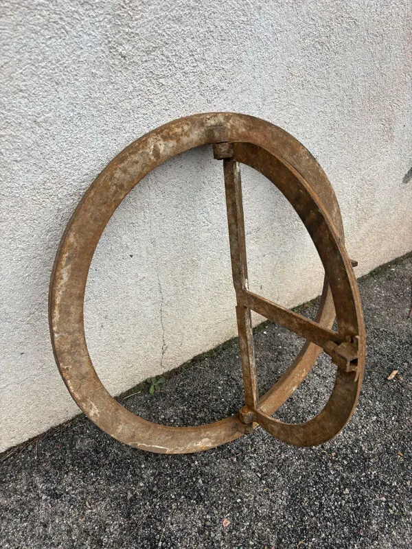 Illustration numéro 4 du produit Œil de bœuf en fonte