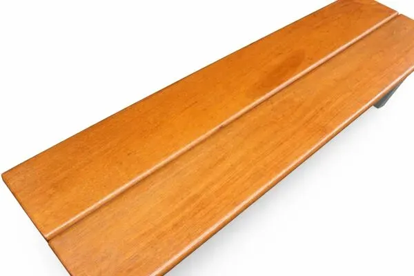 Illustration numéro 4 du produit Banc d’école maternelle vintage