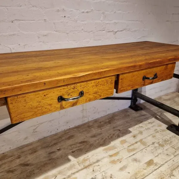 Illustration numéro 4 du produit Bureau de travail industriel