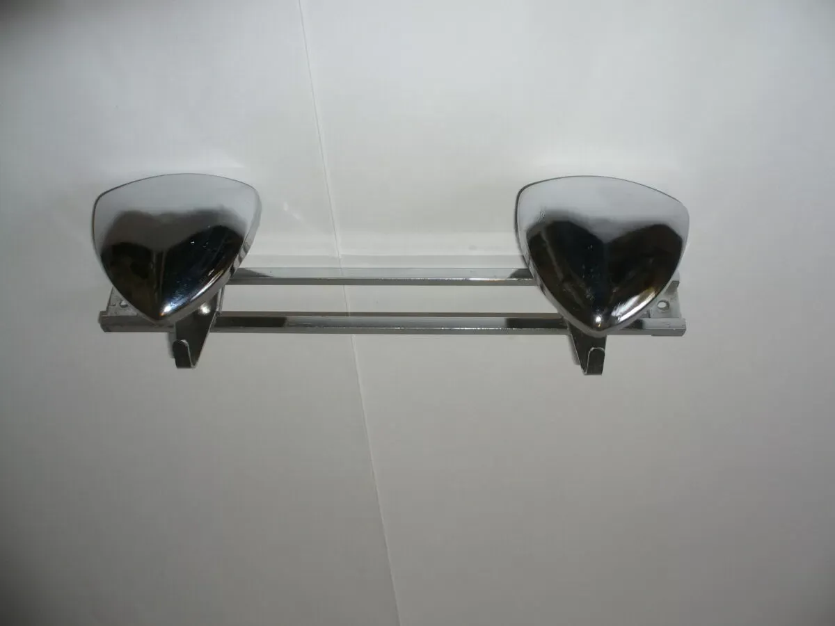 Illustration numéro 4 du produit Porte manteau industriel des années 50