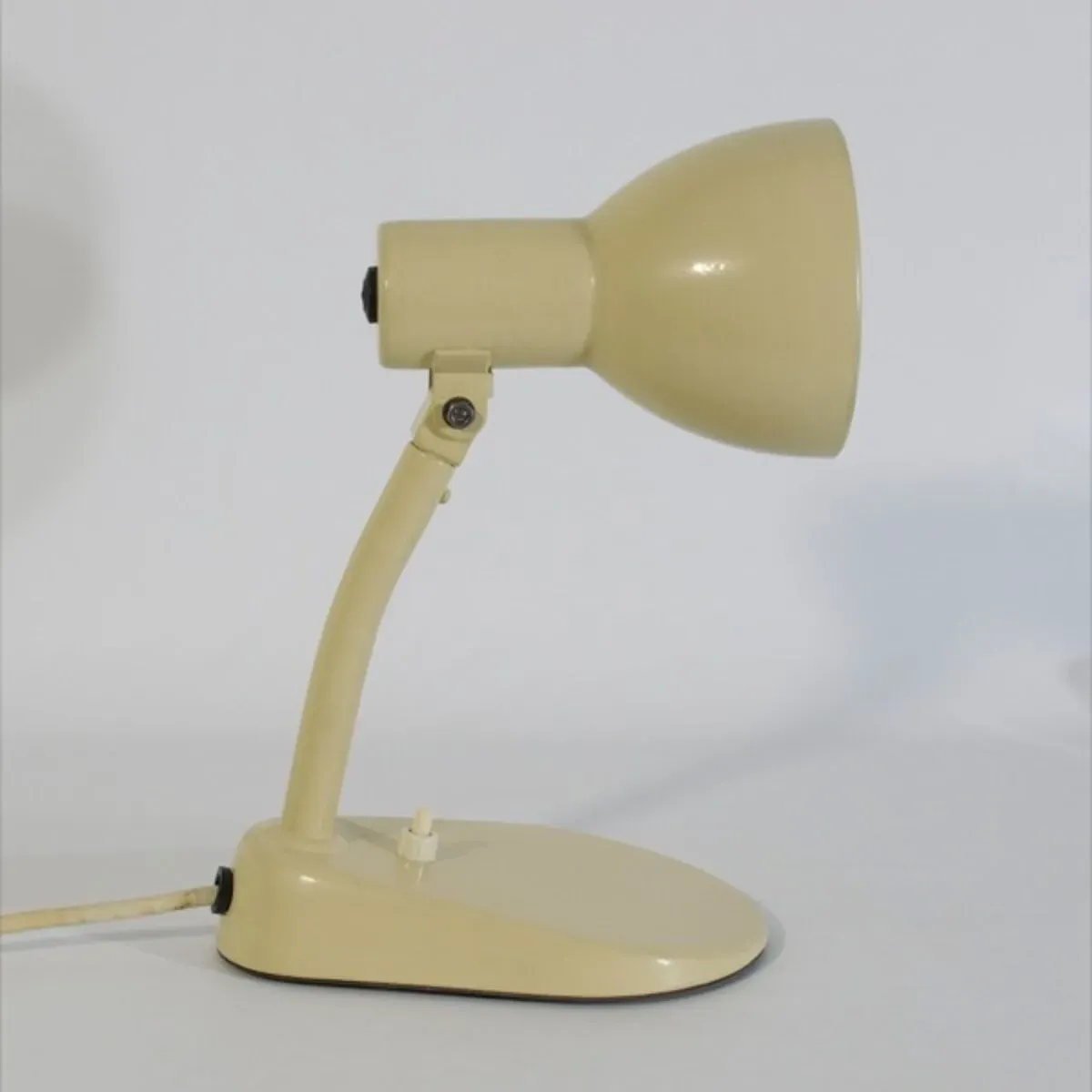 Illustration numéro 4 du produit Lampe de chevet bauhaus kandem, modèle n°702 e, allemagne, 1928-29, Marianne brandt et hin bred
