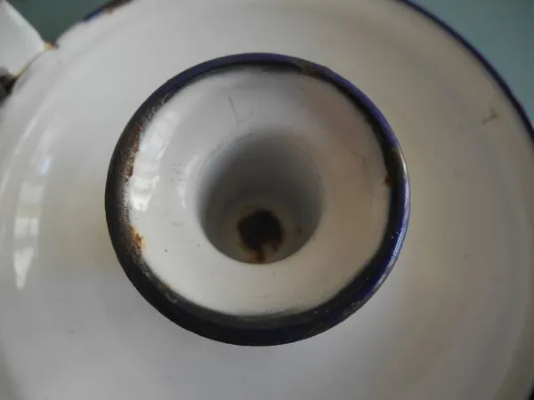 Illustration numéro 4 du produit ancien bougeoir tôle émaillée chandelier vintage candlestick Sweden