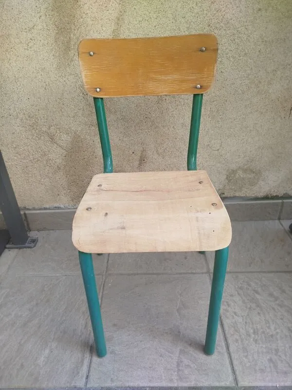 Illustration numéro 4 du produit Chaise  ancienne écolier