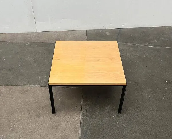 Illustration numéro 4 du produit Table d'appoint modèle T-Angle 306 minimaliste du milieu du siècle par Florence Knoll pour Knoll International, années 1950