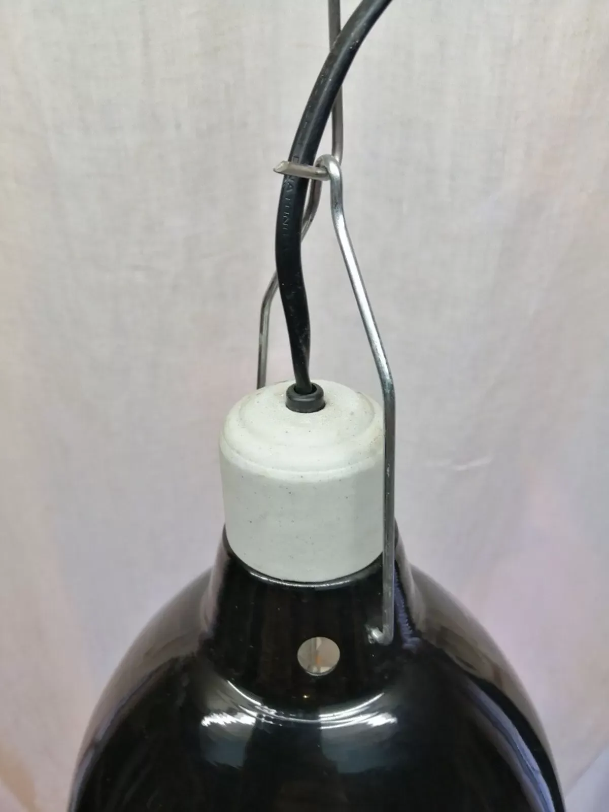 Illustration numéro 4 du produit Suspension en aluminium noir