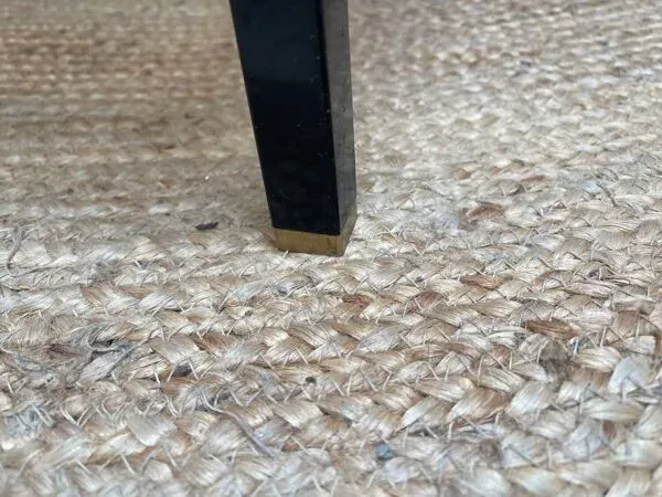 Illustration numéro 4 du produit Table d’appoint verre et métal noir et or, 1970