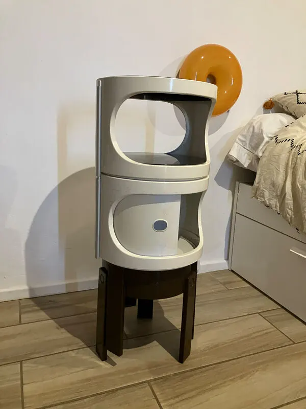 Illustration numéro 4 du produit Dessertes chevets kartell marc held