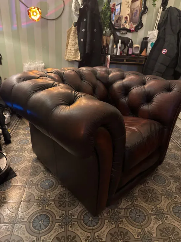 Illustration numéro 4 du produit Fauteuil club Chesterfield